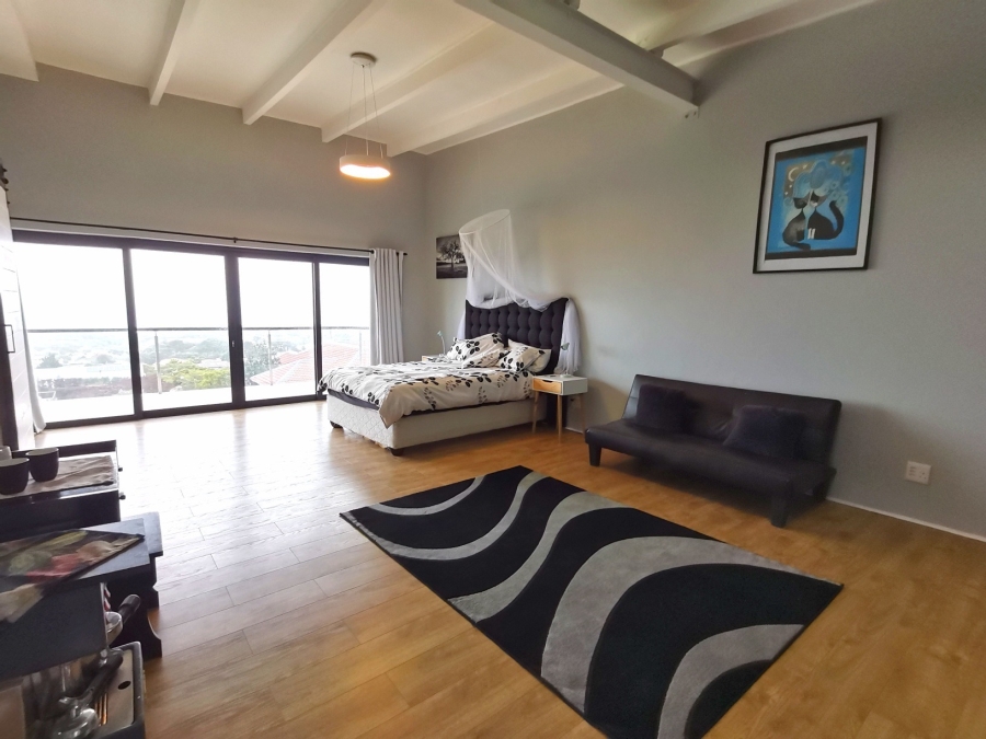 5 Bedroom Property for Sale in Chanteclair Western Cape